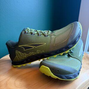 Altra Superior 4.0 NIB. Size 9.5 Mens